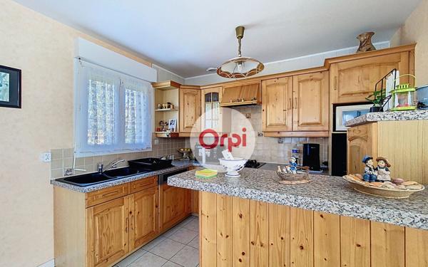 Maison à vendre    4 pièces •  Theix