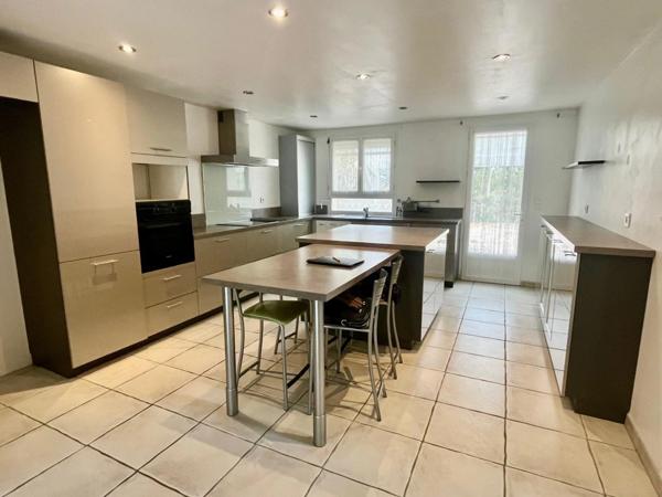 MIRANDE(32)et MIELAN proche: PROPRIETE 3.3HA, isolée, calme, position dominante, VUE, sans travaux, chevaux et famille bienvenus....