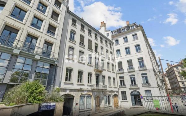 Local Commercial
        
        - 191 m² 850 000 € *