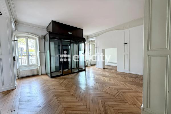Local Commercial
        
        - 191 m² 850 000 € *