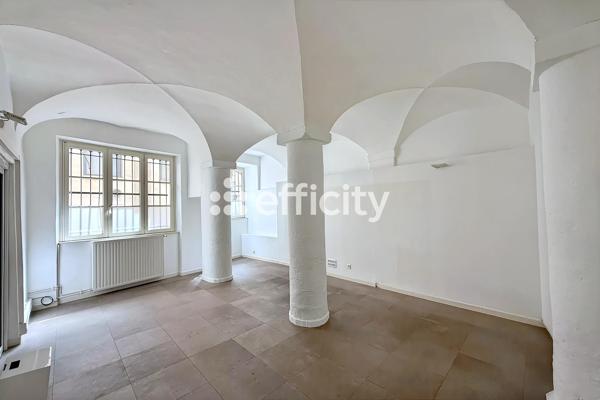 Local Commercial
        
        - 191 m² 850 000 € *