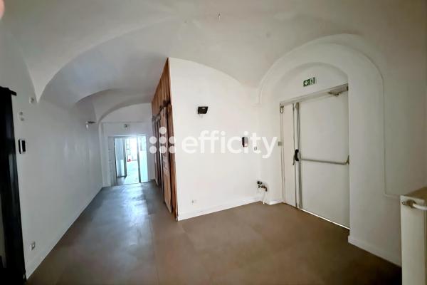 Local Commercial
        
        - 191 m² 850 000 € *