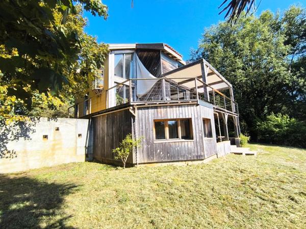 Maison bois ouverte sur la vallée,  au calme