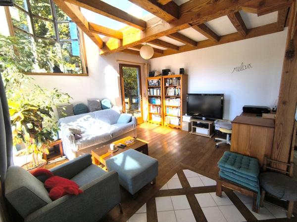 Maison bois ouverte sur la vallée,  au calme