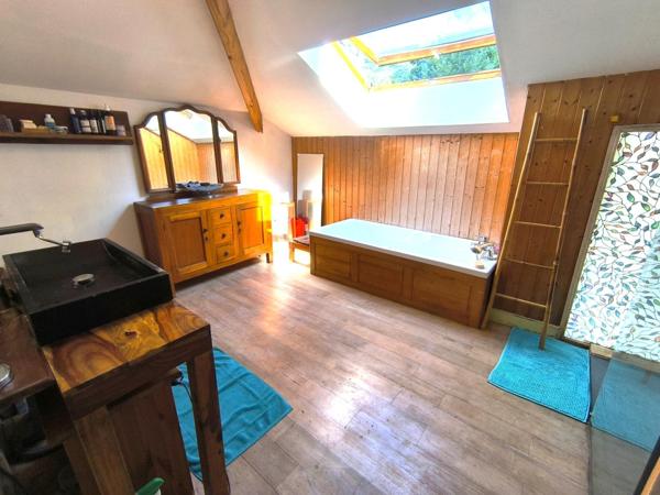 Maison bois ouverte sur la vallée,  au calme