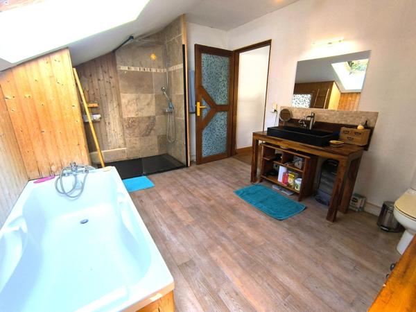 Maison bois ouverte sur la vallée,  au calme