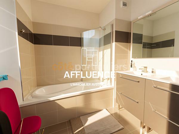 Vente
                Appartement70 m² - 3 Pièces -
                    CHEVRY (1170)
