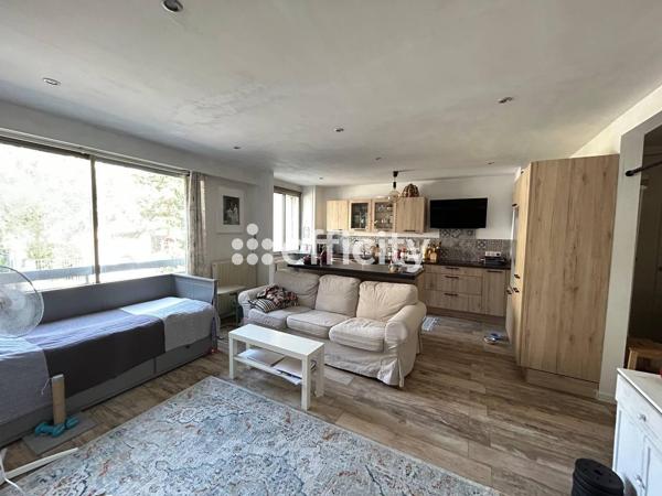 Appartement
         2 pièces
        - 46 m² 349 000 € *
