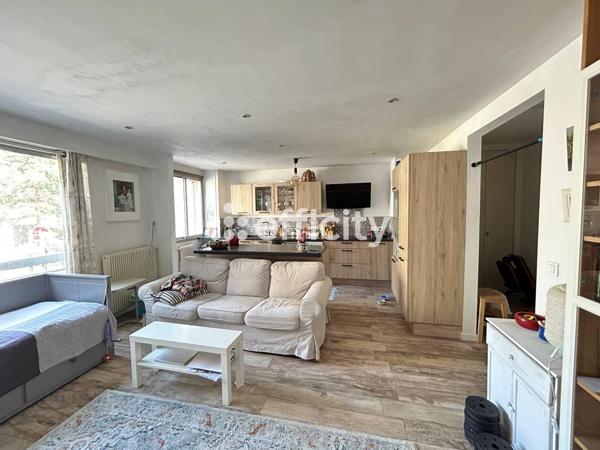 Appartement
         2 pièces
        - 46 m² 349 000 € *