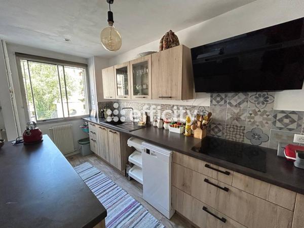 Appartement
         2 pièces
        - 46 m² 349 000 € *