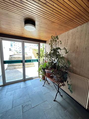 Appartement
         2 pièces
        - 46 m² 349 000 € *