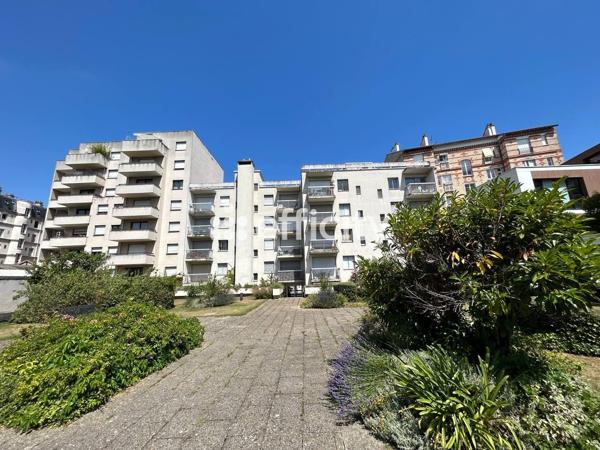 Appartement
         2 pièces
        - 46 m² 349 000 € *