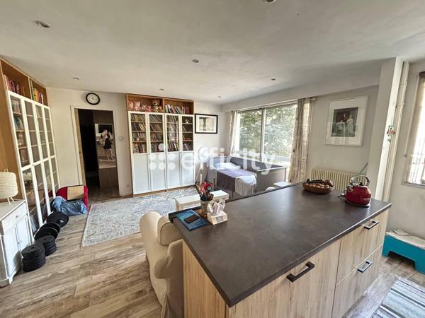 Appartement
         2 pièces
        - 46 m² 349 000 € *