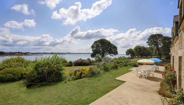 A vendre – Propriété d’exception en première ligne à Saint-Philibert, avec vue mer imprenable et plage à pied