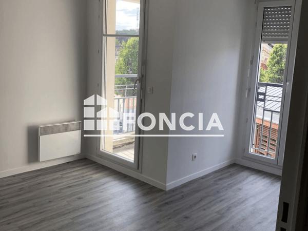 Location Appartement 4 pièces 73.77 m² - 2 PLACE DU MARCHE Dreux 28100