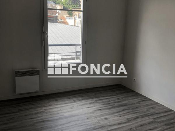 Location Appartement 4 pièces 73.77 m² - 2 PLACE DU MARCHE Dreux 28100