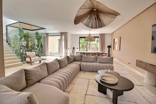 À vendre villa moderne dans un domaine privé sur la route de l'Ourika à Marrakech