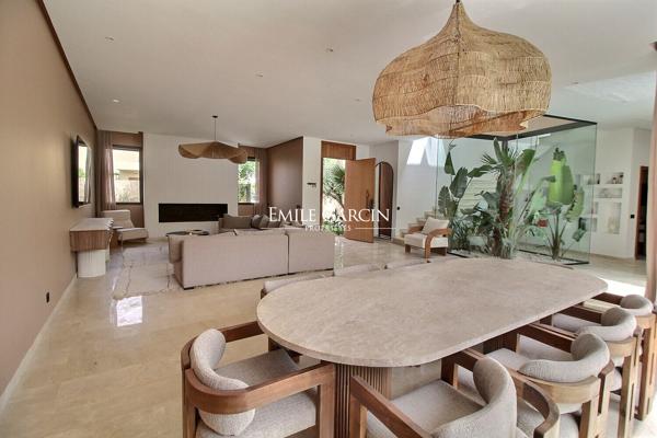 À vendre villa moderne dans un domaine privé sur la route de l'Ourika à Marrakech