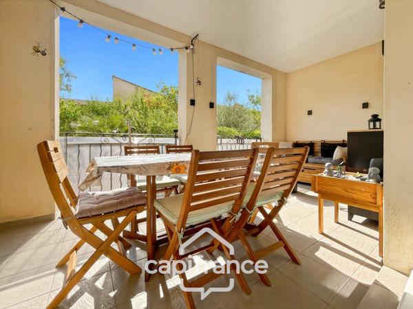 Appartement 40m2 rénové et climatisé, en rez de jardin , une chambre et sa salle de douche, sa terrasse couverte ,, piscine résidentielle intimiste