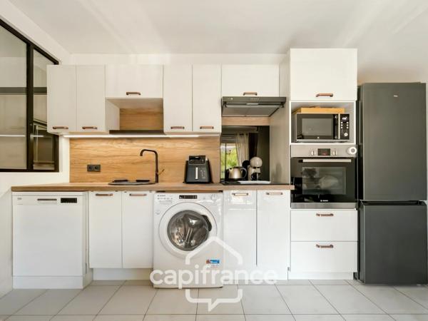 Appartement 40m2 rénové et climatisé, en rez de jardin , une chambre et sa salle de douche, sa terrasse couverte ,, piscine résidentielle intimiste