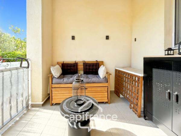 Appartement 40m2 rénové et climatisé, en rez de jardin , une chambre et sa salle de douche, sa terrasse couverte ,, piscine résidentielle intimiste