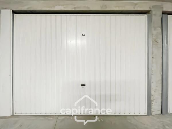 Appartement 40m2 rénové et climatisé, en rez de jardin , une chambre et sa salle de douche, sa terrasse couverte ,, piscine résidentielle intimiste