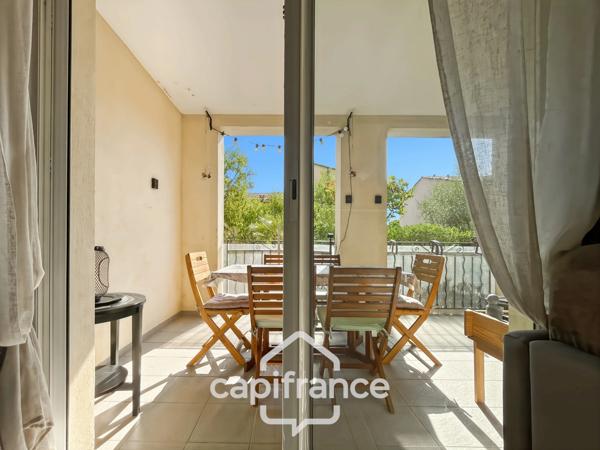 Appartement 40m2 rénové et climatisé, en rez de jardin , une chambre et sa salle de douche, sa terrasse couverte ,, piscine résidentielle intimiste