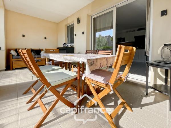 Appartement 40m2 rénové et climatisé, en rez de jardin , une chambre et sa salle de douche, sa terrasse couverte ,, piscine résidentielle intimiste