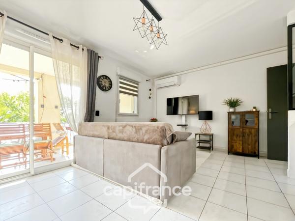 Appartement 40m2 rénové et climatisé, en rez de jardin , une chambre et sa salle de douche, sa terrasse couverte ,, piscine résidentielle intimiste