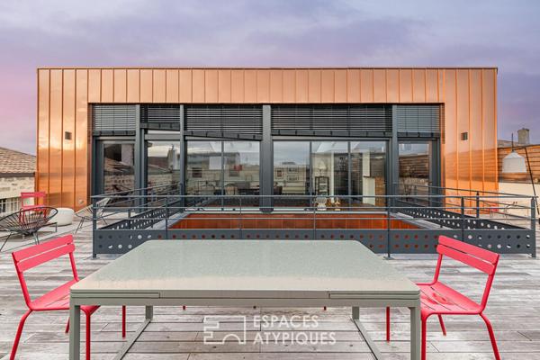 Loft d’exception avec rooftop, piscine, ascenseur et garage au coeur des Chartrons