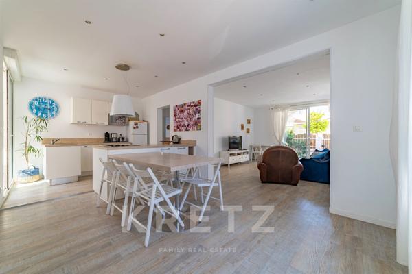 Maison de ville avec terrasses et garage à 150m de la plage