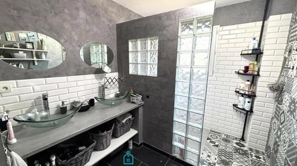 MAISON FAMILIALE CONTEMPORAINE DE 155 m² SUR 1 200 m² DE TERRAIN