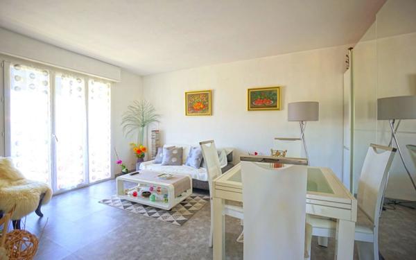 Appartement à vendre    2 pièces •  Le Cannet