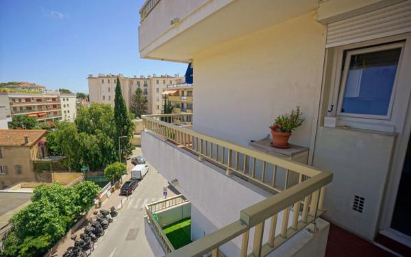 Appartement à vendre    2 pièces •  Le Cannet