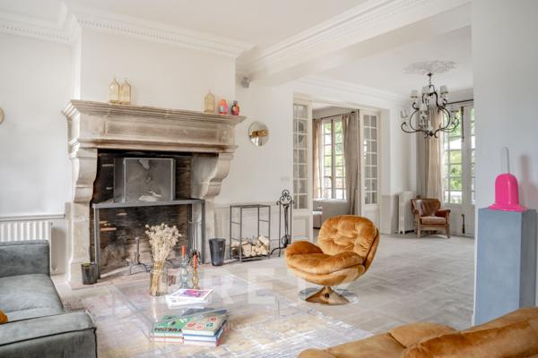 Grande maison familiale du XIXe siècle avec jardin