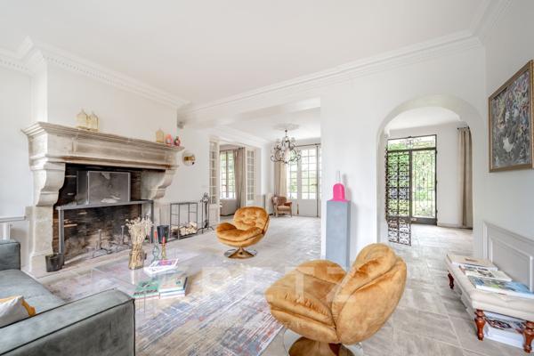 Grande maison familiale du XIXe siècle avec jardin