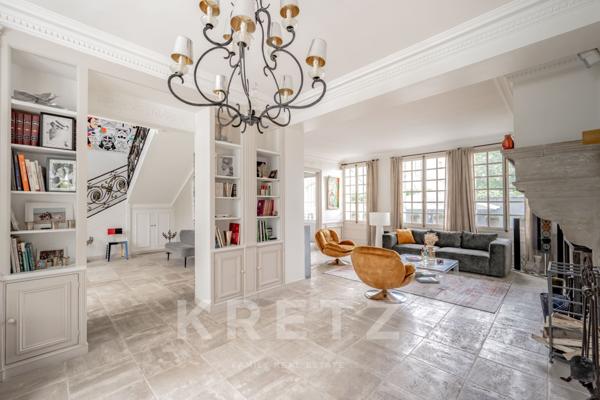 Grande maison familiale du XIXe siècle avec jardin