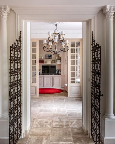 Grande maison familiale du XIXe siècle avec jardin