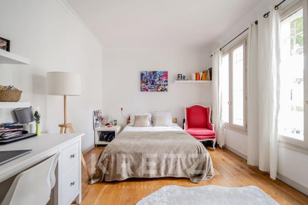 Grande maison familiale du XIXe siècle avec jardin