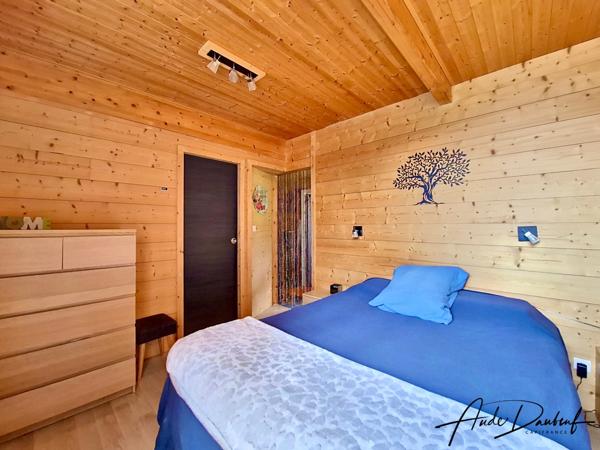 Maison familiale 4 chambres avec jardin, garage, abris voitures et annexes