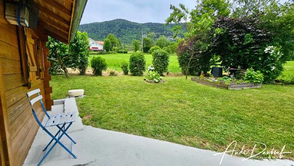 Maison familiale 4 chambres avec jardin, garage, abris voitures et annexes