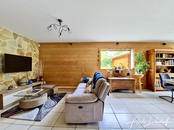 Maison familiale 4 chambres avec jardin, garage, abris voitures et annexes