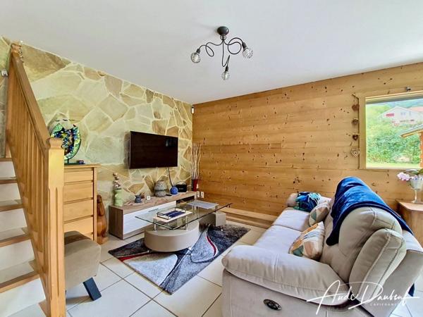 Maison familiale 4 chambres avec jardin, garage, abris voitures et annexes