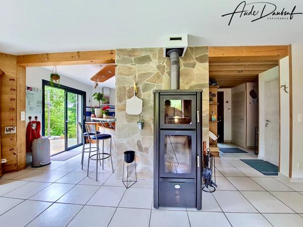 Maison familiale 4 chambres avec jardin, garage, abris voitures et annexes