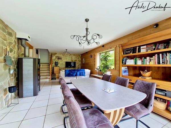 Maison familiale 4 chambres avec jardin, garage, abris voitures et annexes