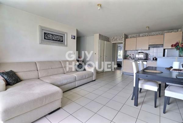 T3 vendu loué avec balcon et place de parking - Proximité Grand Parilly