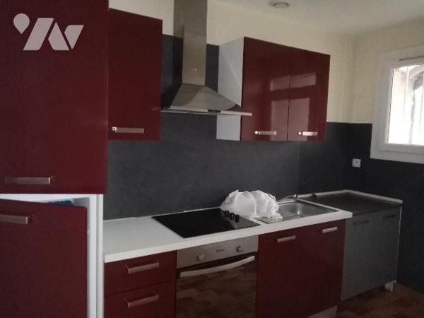 TROIS PAVILLONS ATTENANTS proche commerces, écoles et gare