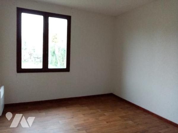 TROIS PAVILLONS ATTENANTS proche commerces, écoles et gare