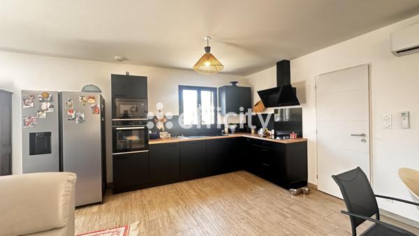 Maison
         5 pièces
        - 94 m² 315 000 € *