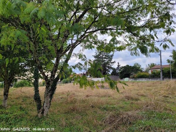 LINARS (16730) : Terrain constructible de 830m2